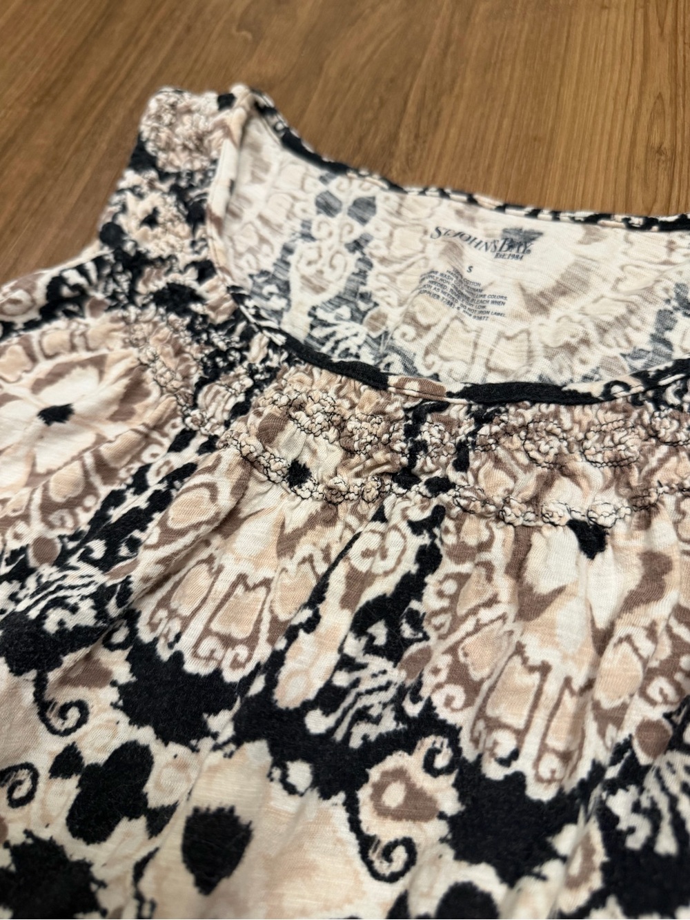 St John’s Bay Sleeveless Patterned Ruffle Neck Tank Top - Picture 5 of 7